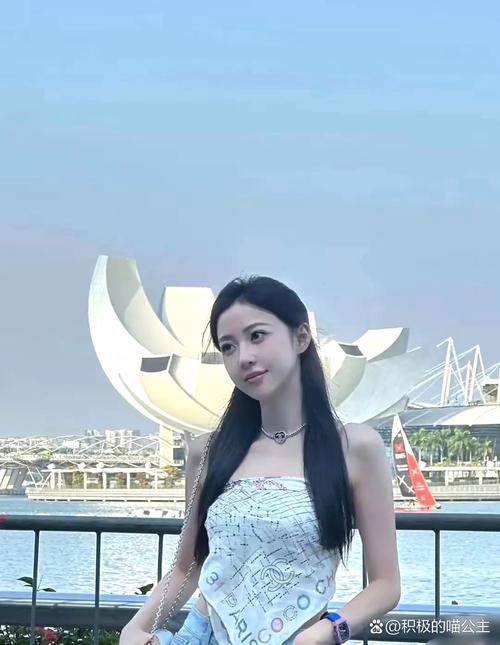 潘玮柏宣云泳装照 42岁辣妈状态好，一家三口幸福满分