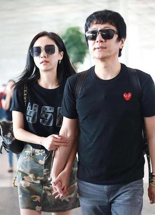 郑钧父子爱意足，夫妻斗嘴更显恩爱