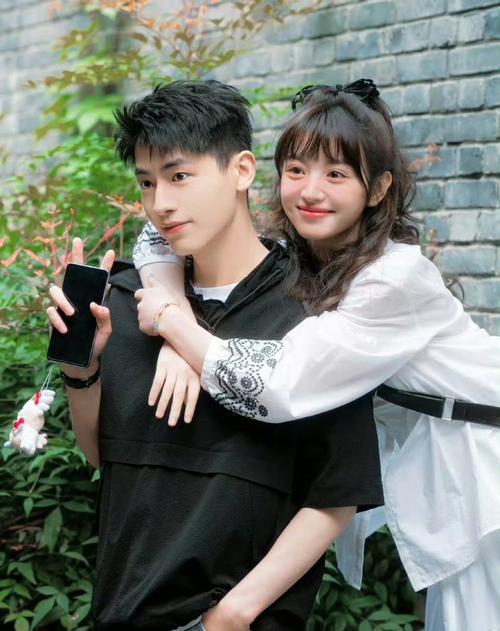 微博之夜座位门：女明星田曦薇李沁宋轶男频剧咖位争议