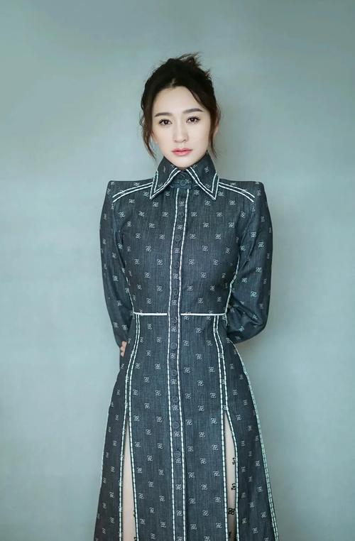 李小冉争议事件:综艺冲突与时尚写真双面争议 李小冉争议事件:综艺冲突与时尚写真双面争议