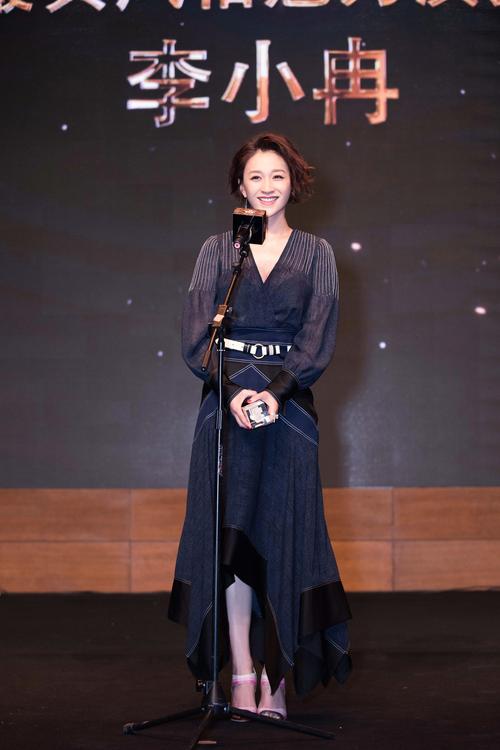 李小冉直率发言引热议：真性情背后的故事揭秘
